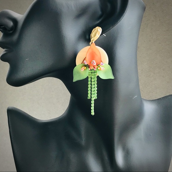 Earrings with a wood floral pendant - Picture 13 of 16